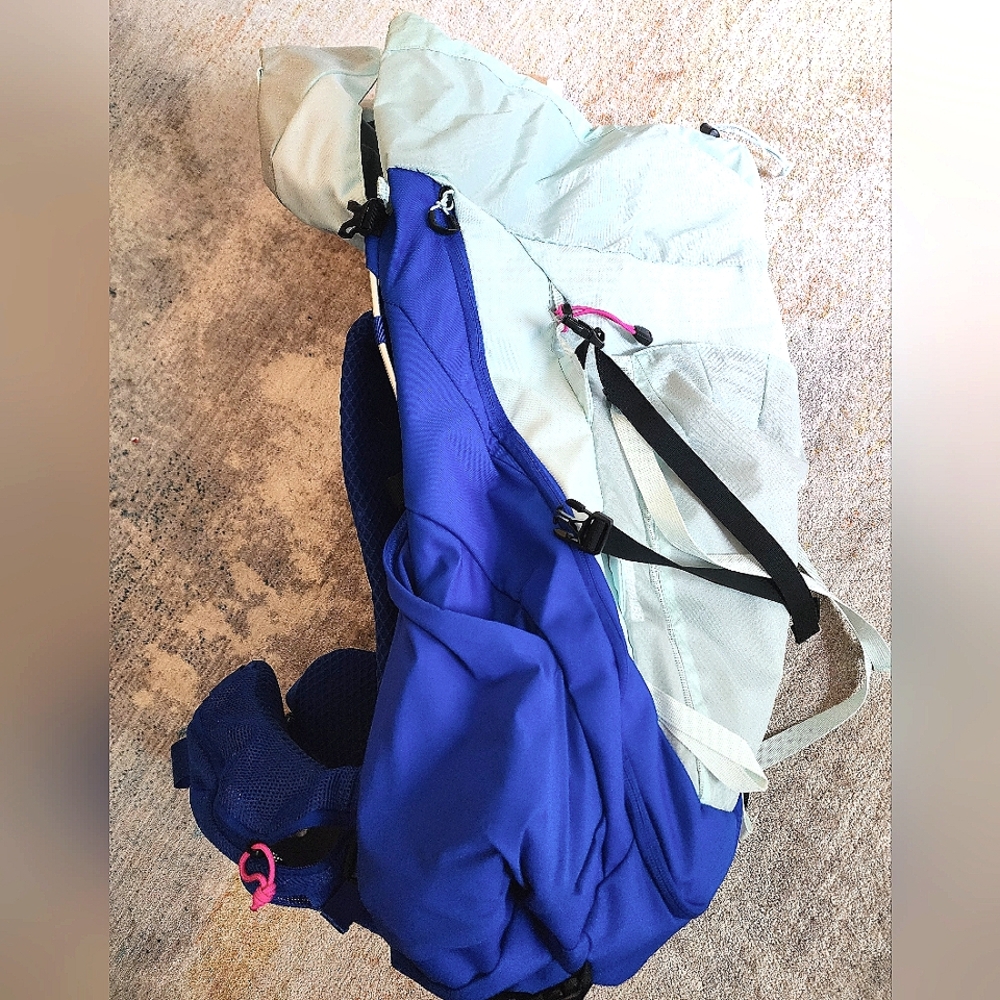 The North Face Youth Terra 55 Hiking Backack - NWT - Picture 16 of 16